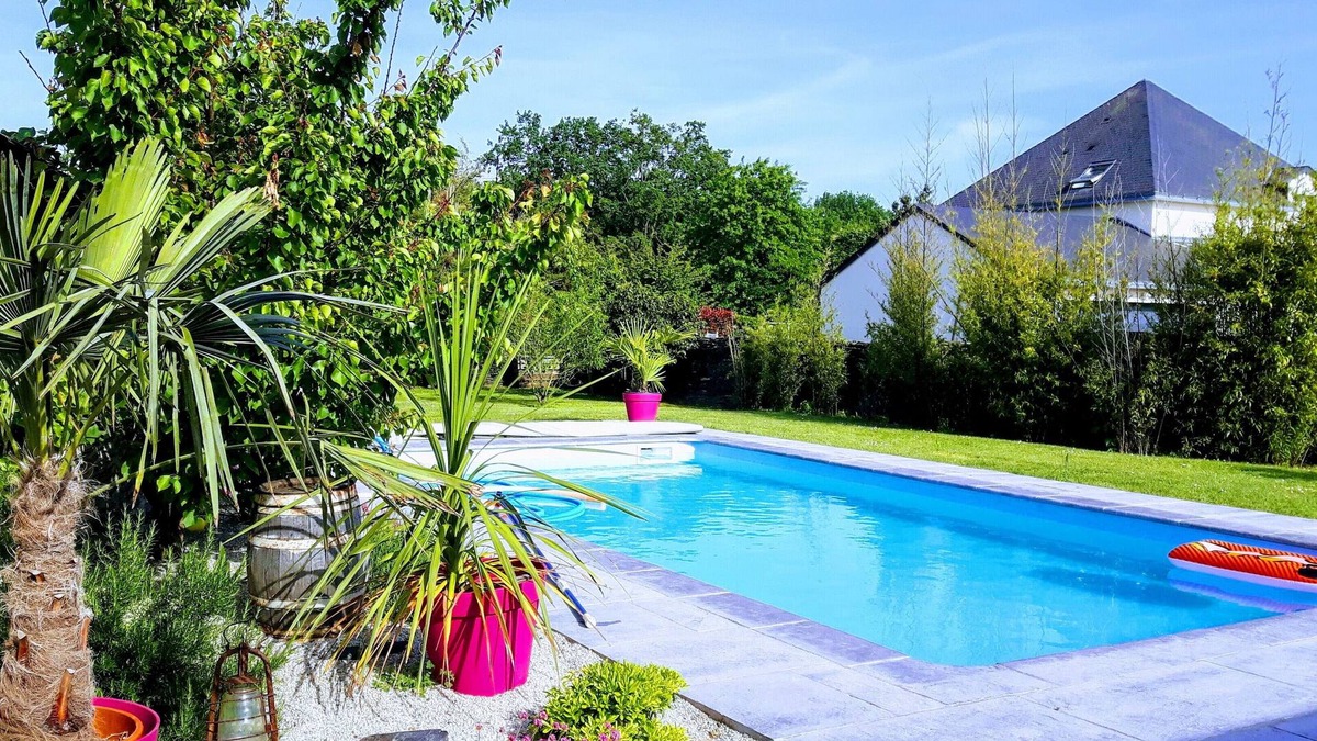 Juigne-sur-Loire House | cottage in longère angevine with swimming pool
