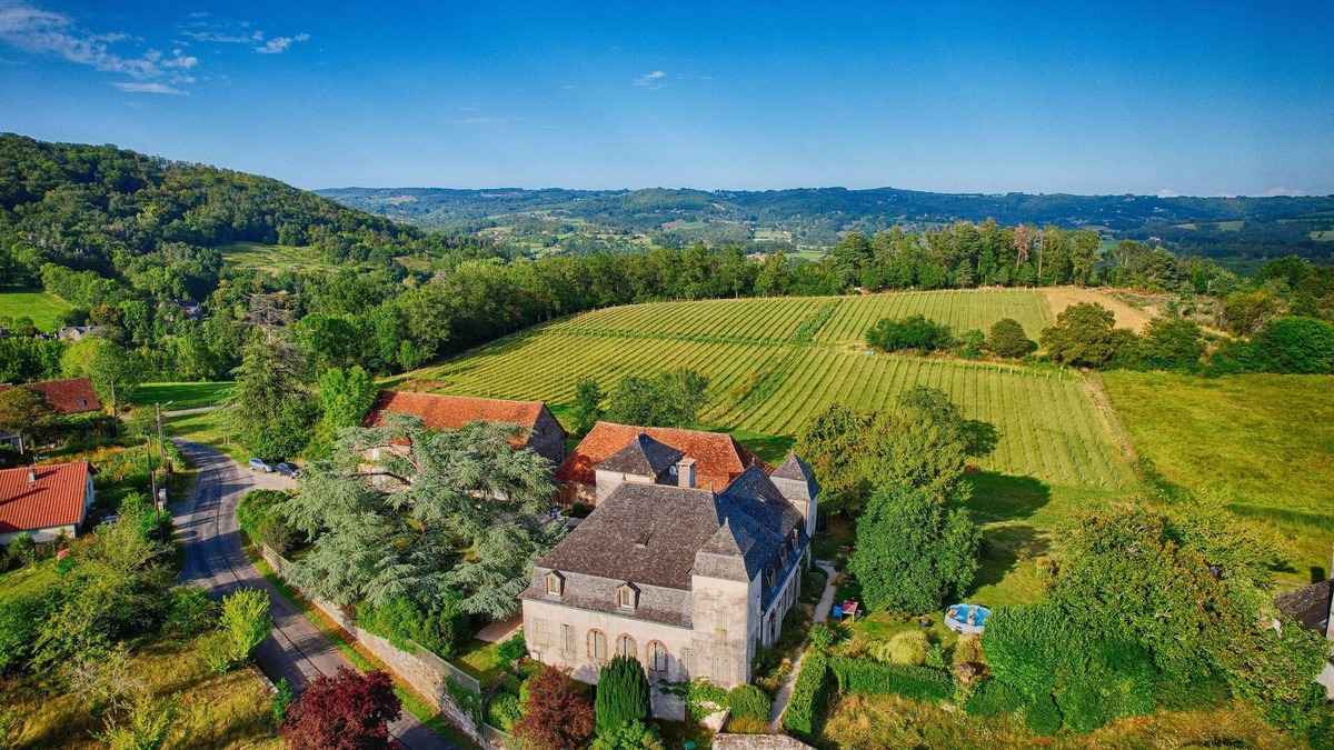 Saint-Bazile-de-Meyssac House | Cottage in the park of an 18th-century Manor. Magnificent view of the vineyards.