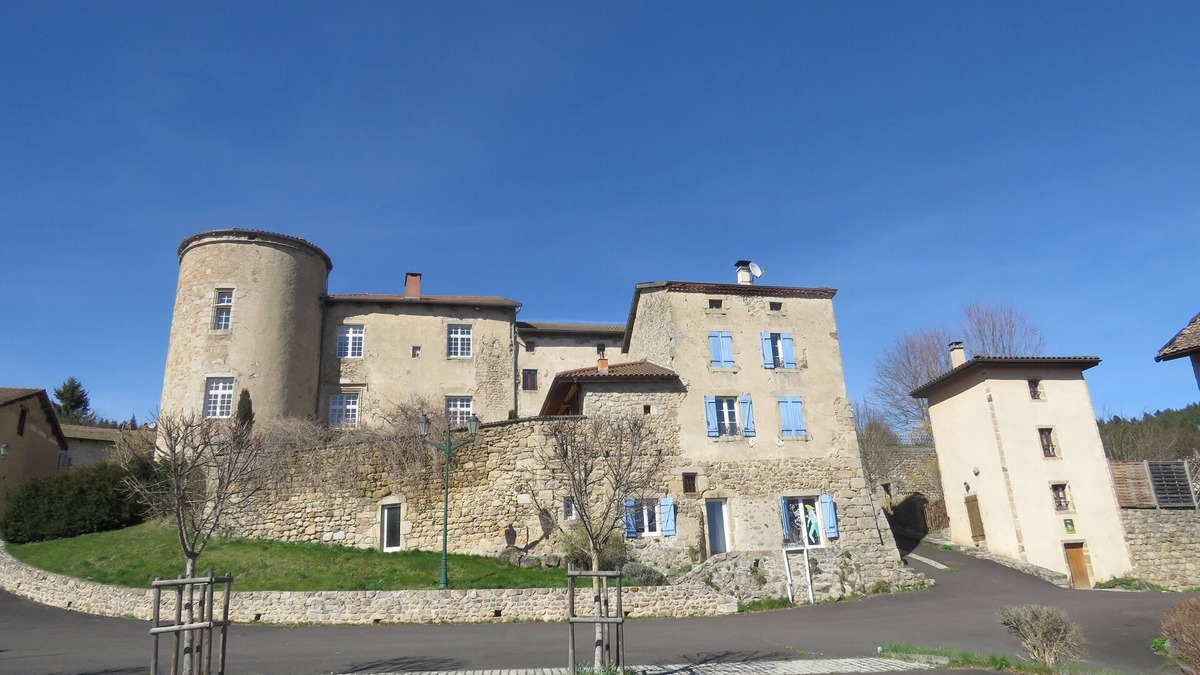 Saint-Bonnet-le-Chastel Other | COTTAGE 6 pers. in a Castle, Auvergne Rhône Alpes, Nature, Mountain Biking, Hiking