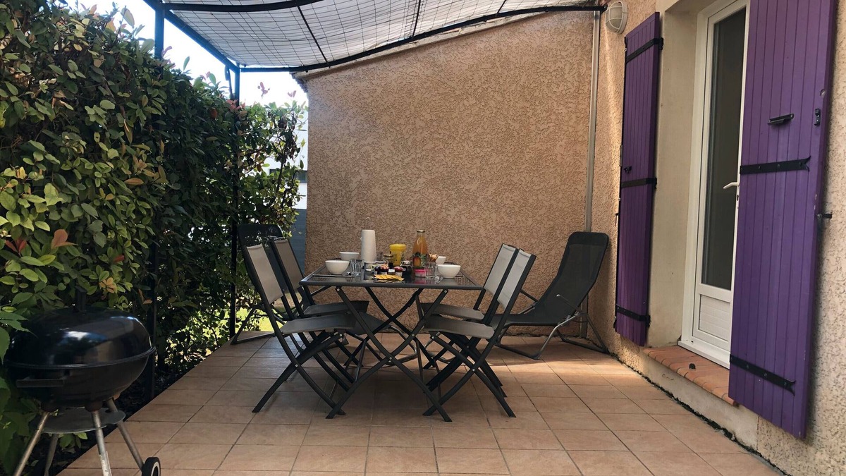 Saint-Christol-Les-Ales House | Cottage 'Gite Le Murier Platane' with Wi-Fi and Air Conditioning