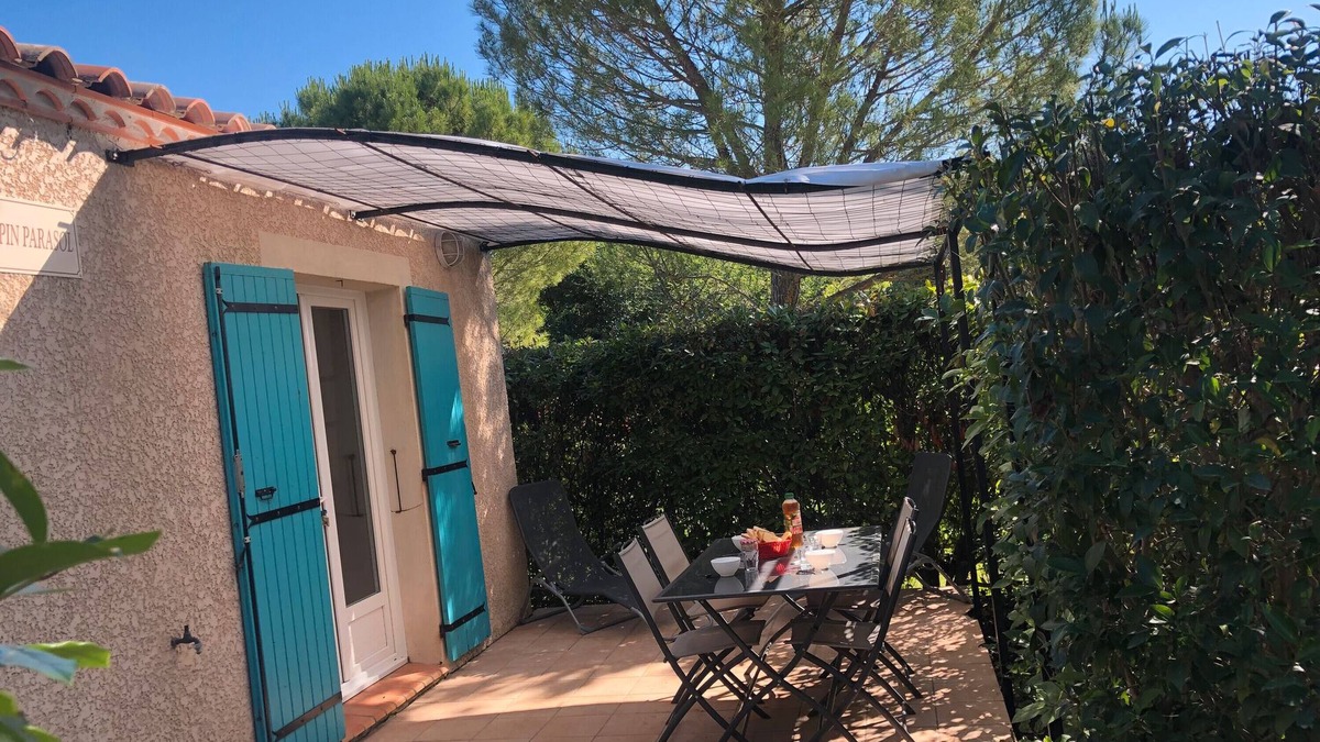 Saint-Christol-Les-Ales House | Cottage 'Gite Le Pin Parasol' with Wi-Fi and Air Conditioning