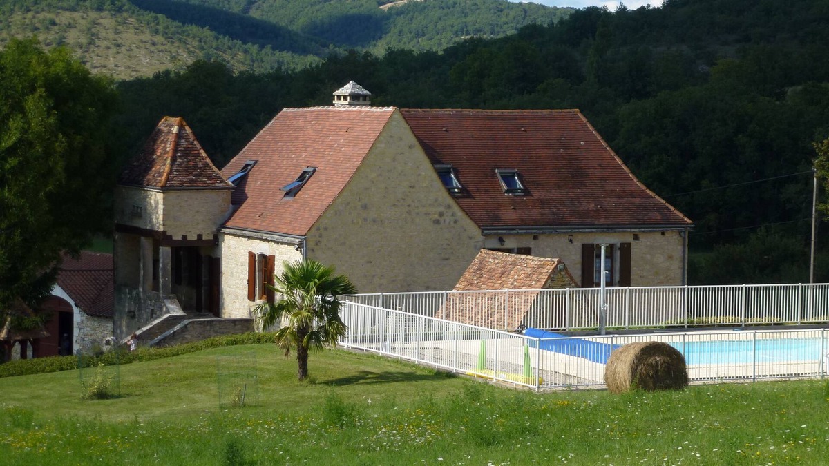 Saint-Germain-du-Bel-Air Cottage | Cottage for 10-14 people at the gates of Périgord Noir, with pool, calm