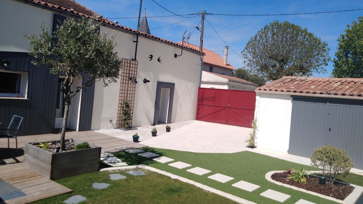 Villeneuve-la-Comtesse House | COTTAGE WITH HEATED POOL (3 STARS)