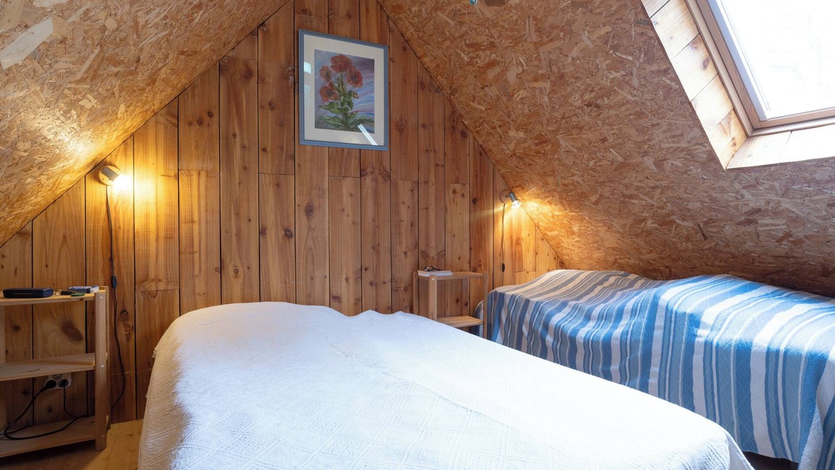 Saint-Tugdual House | Cottage 'Gîte D'étape' with Shared Garden and Wi-Fi