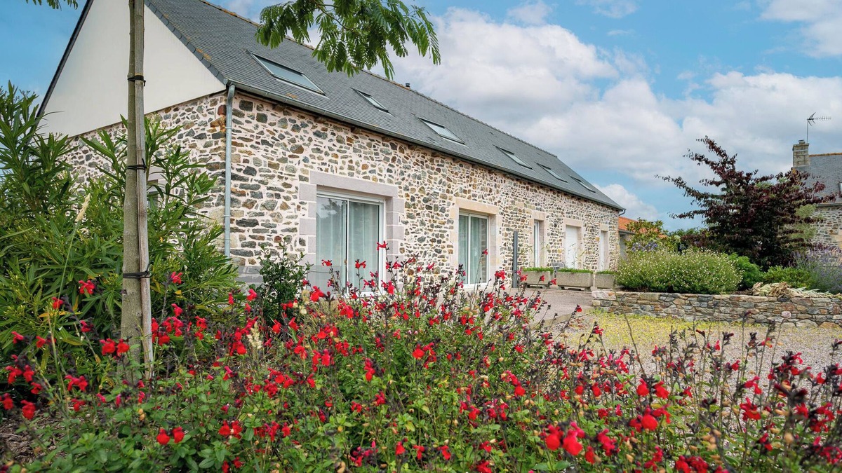 Andel House | Cottage 'Gîte Terre Et Mer' with Private Terrace, Shared Garden and Wi-Fi