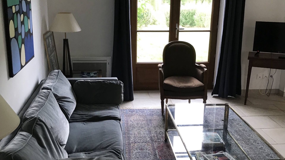 Les Marets House | Cottage in 8 ha park with lake, toys/swing set/ping pong . Paris 80km