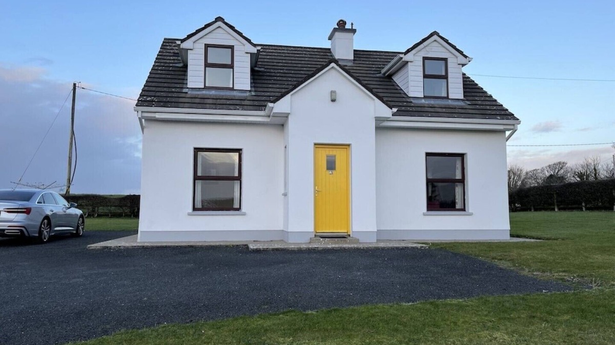 Bishops Quarter Cottage | Cottage in a beautiful setting overlooking Galway Bay