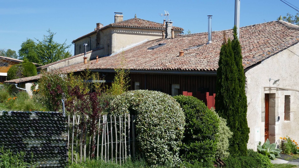 Sadirac Cottage | Cottage in an old Bordeaux wine cellar space, calm and comfort