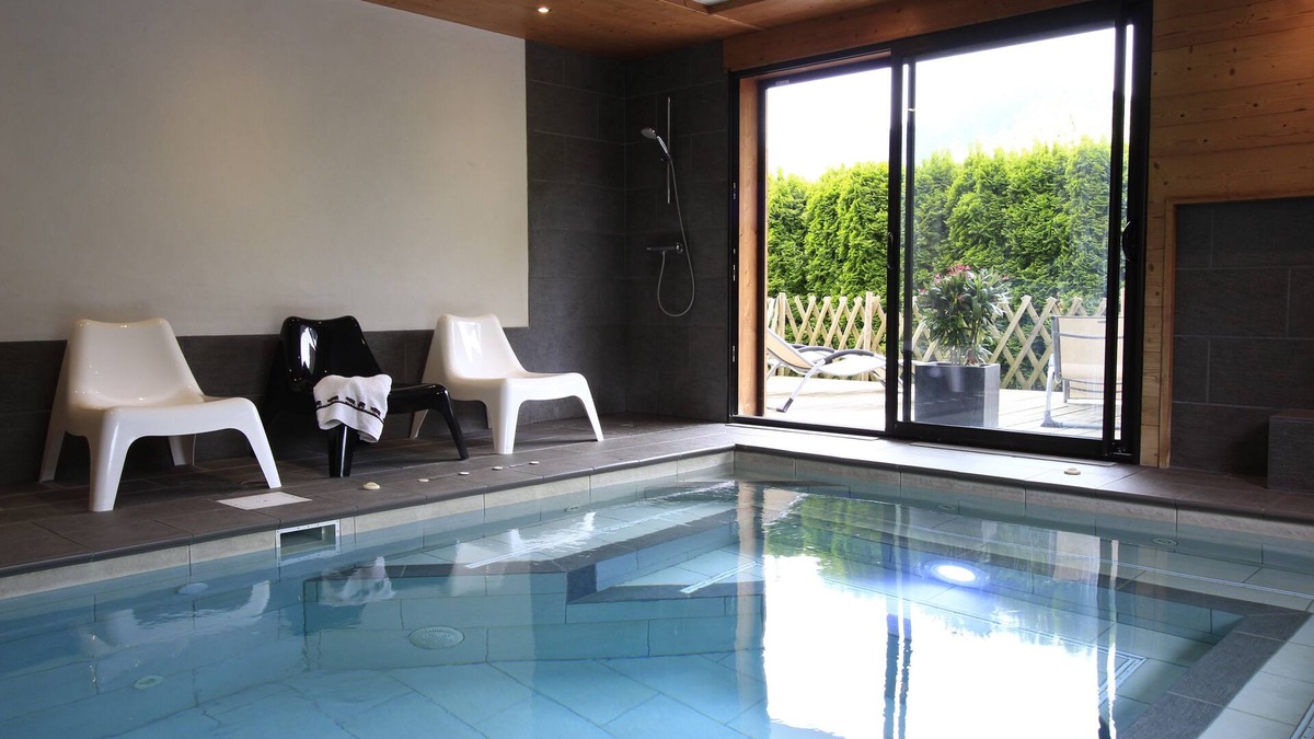 Taninges Ski Chalet | Cottage in chalet with indoor pool jacuzzi sauna hammam