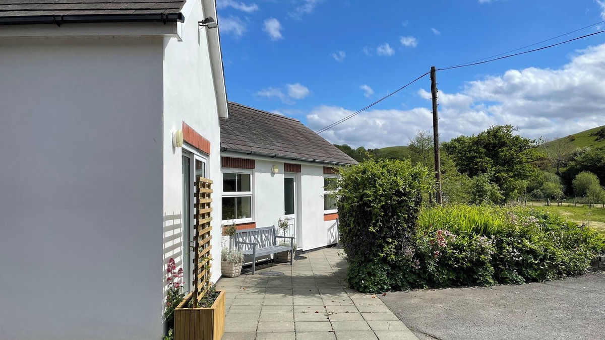 Borth Cottage | Cottage In Dôl Y Bont, Near Aberystwyth, Ceredigion, Wales.