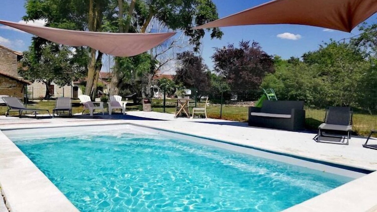 Saint-Jean-de-Sauves Cottage | Cottage in Saint-Jean with Terrace