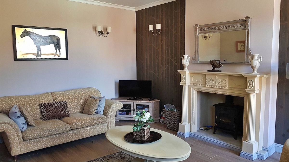 Breedon on the Hill Cottage | Cottage in UK with Garden & Tennis Court
