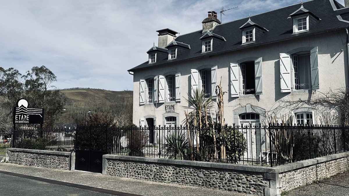 Aramits House | Cottage in Historic House "Etape En Barétous" with Private Terrace, Private Garden and Wi-Fi