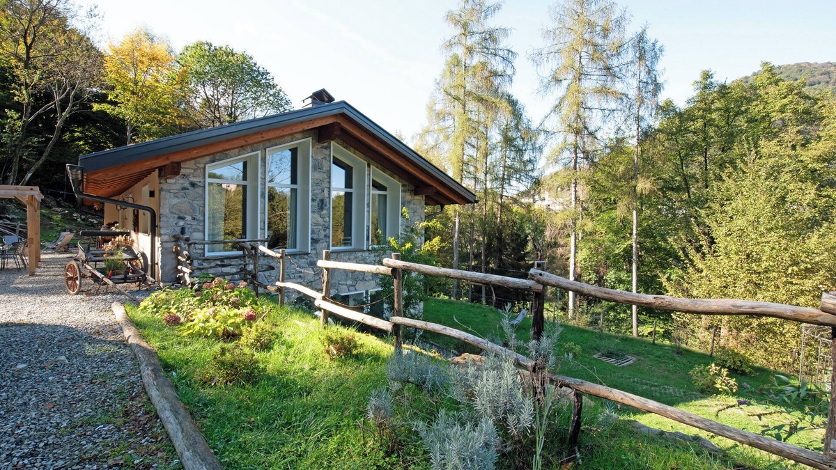 Argegno Cottage | Cottage "In Pietra Immerso Nel Verde" with Mountain View, Private Garden & Wi-Fi