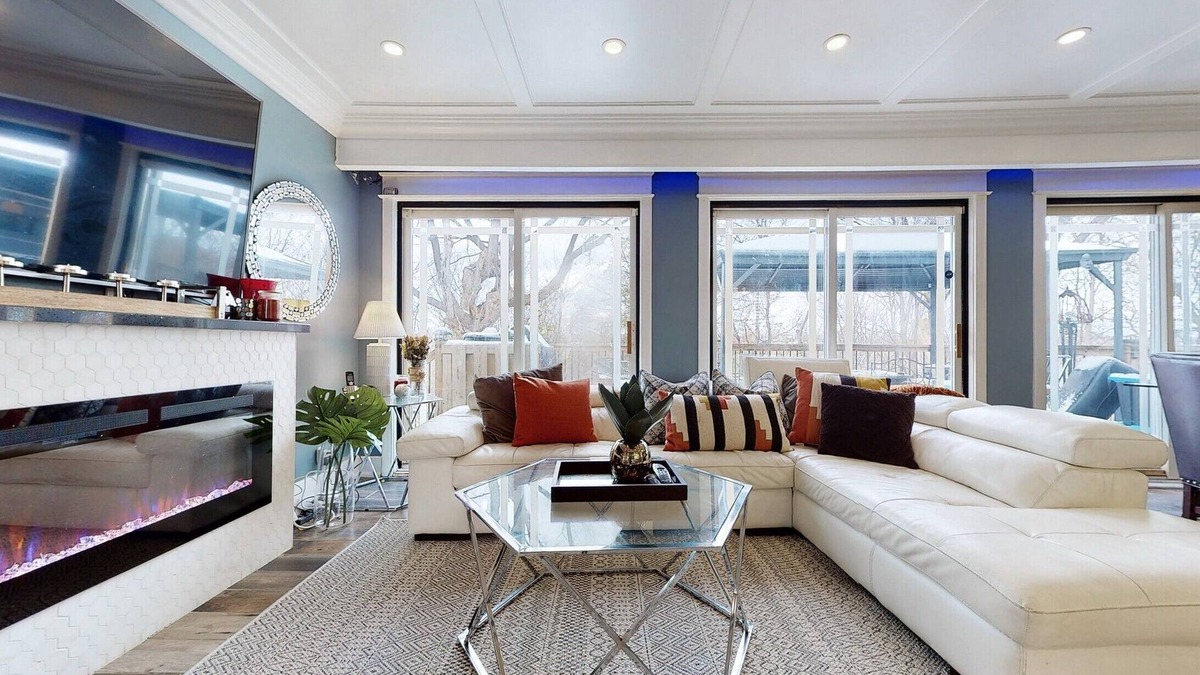 Toronto House | COTTAGE IN THE CITY WITH RAVINE & PARK!
