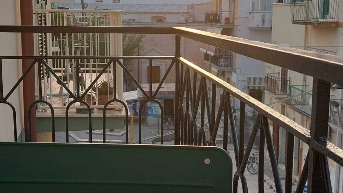 Mola di Bari Apartment | Cottage in the heart of Mola di Bari. sea. square. shops.