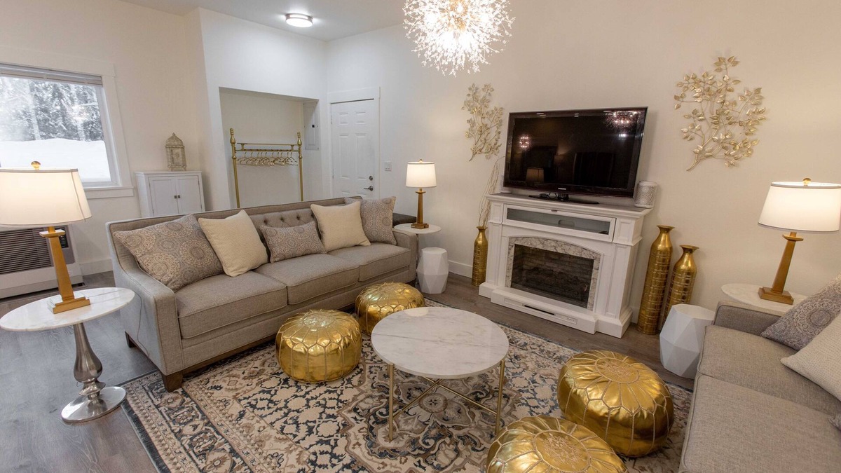 Fairbanks House | Cottage in the hills with room for the whole family!