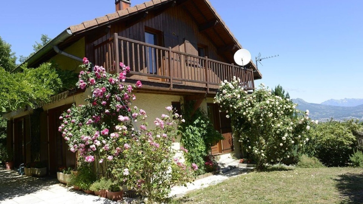 Chateauvieux Ski Chalet | cottage in the Southern Alps with lovely mountain views