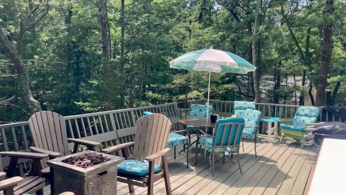 Pentwater Cottage | Cottage in the woods-Lake MI access