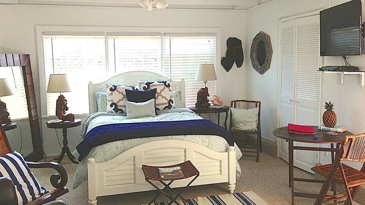 South Redondo Cottage | Cottage Is All New & Charming, Steps to the Beach.