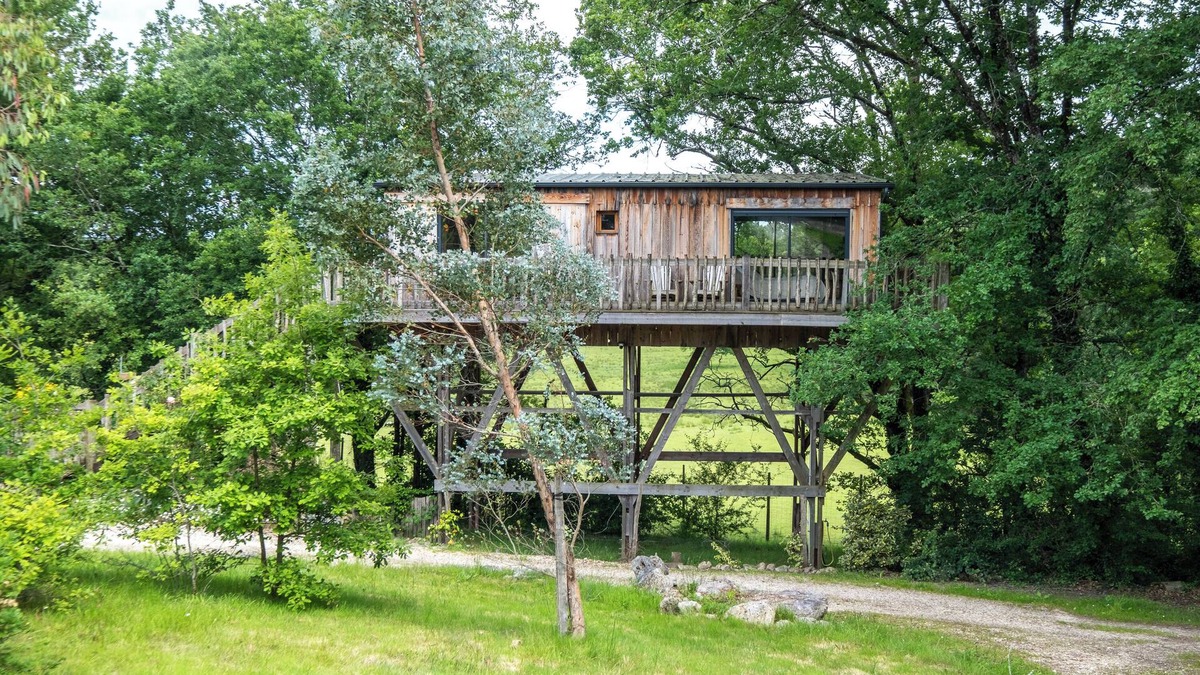 Saint-Remy House | Cottage 'La Cabane De Gardelac' with Private Terrace, Private Garden and Balcony