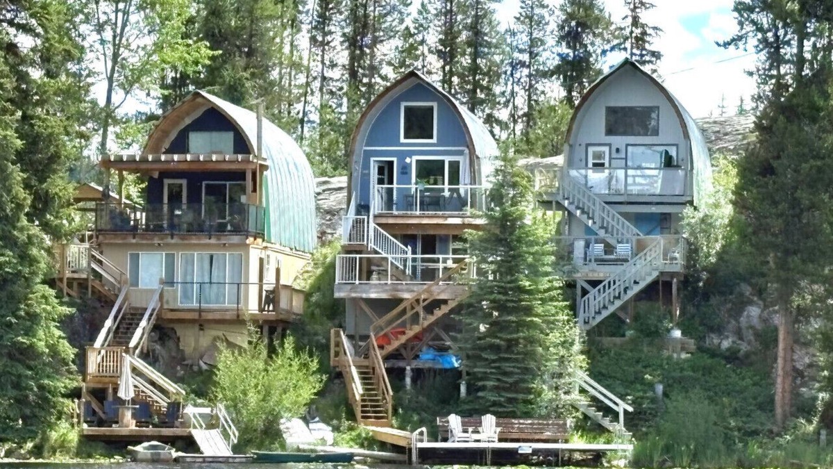 Idabel Lake Cottage | Cottage - Lakeside w/private Hottub near Big White