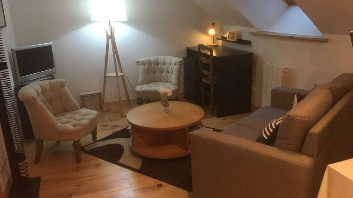 Morsain House | Cottage "Le Gite D Ouilly" with Shared Terrace & Wi-Fi