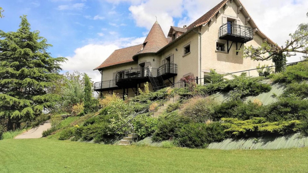 Bressieux Cottage | Cottage 'Le Gite De La Tour' with Private Terrace, Private Garden and Wi-Fi