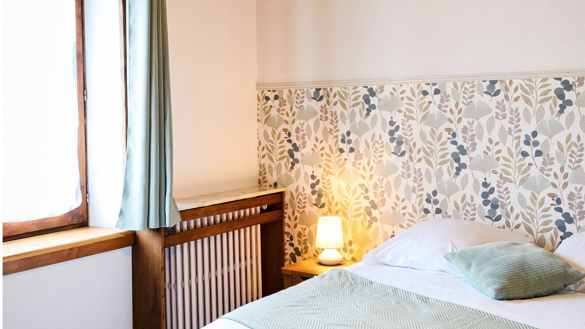 Chenou Cottage | Cottage 'Le Prunier' with Shared Garden and Wifi
