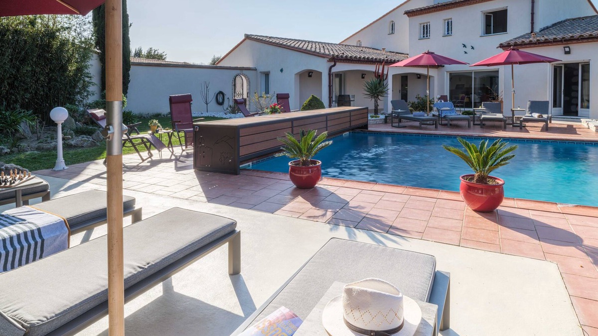 Theza Apartment | cottage les cypres garden view