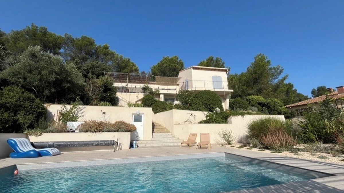 Vedene Apartment | Cottage Les Deux Pins for 4 in Provence, Avignon Festival, nature, wine route