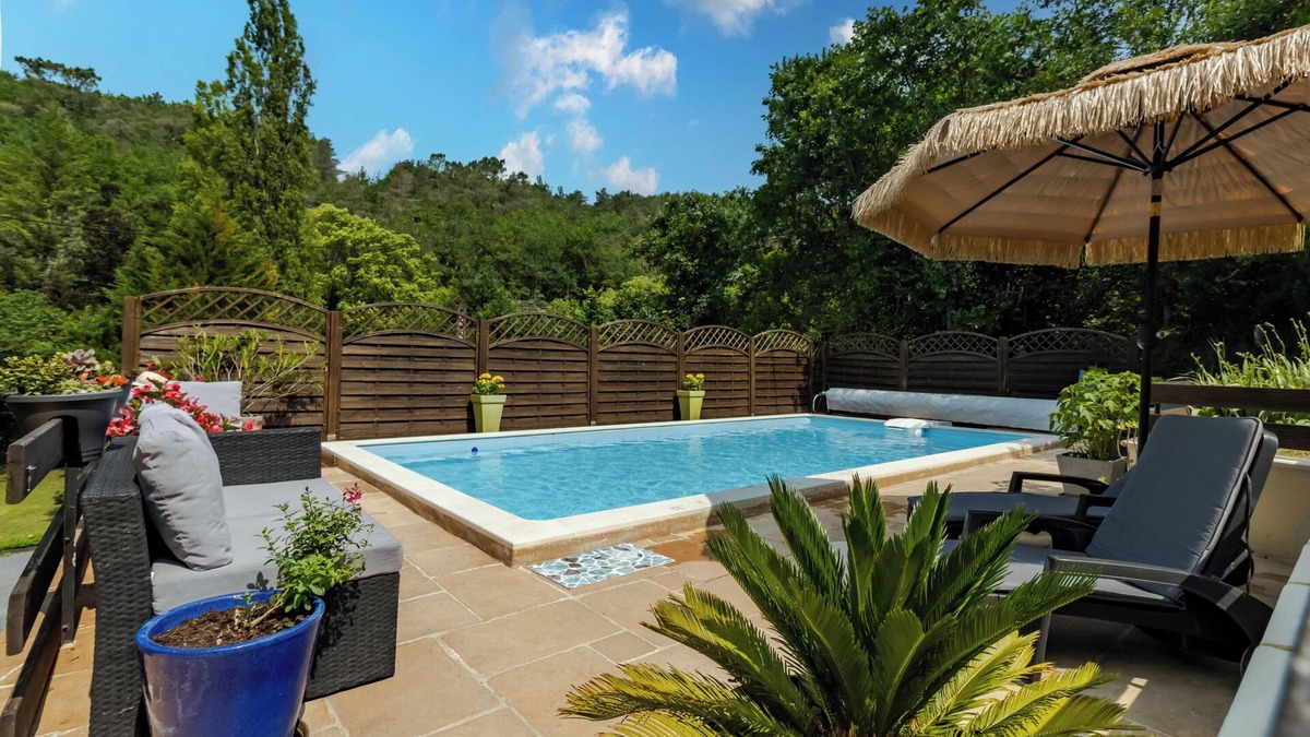 Aubas House | Cottage 'Les Gaps En Périgord Noir' with Shared Pool, Terrace and Private Garden