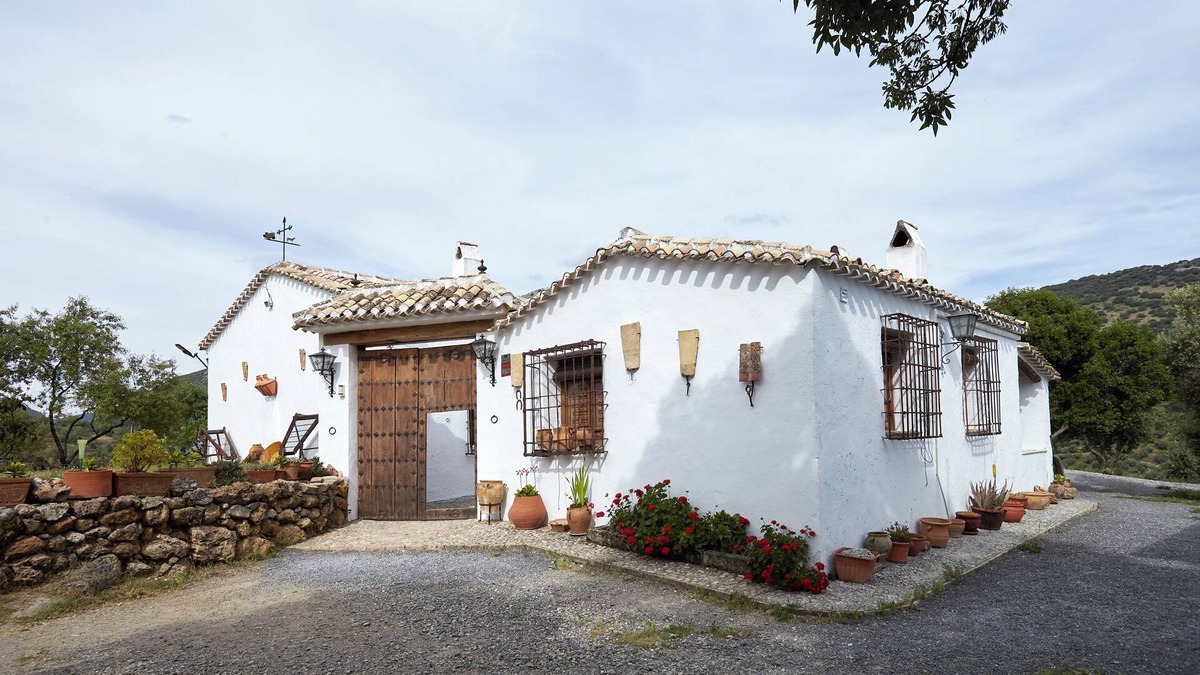 Castillo de Locubin Cottage | Cottage 'Majolero 2' with Shared Pool, Wi-Fi and Air Conditioning