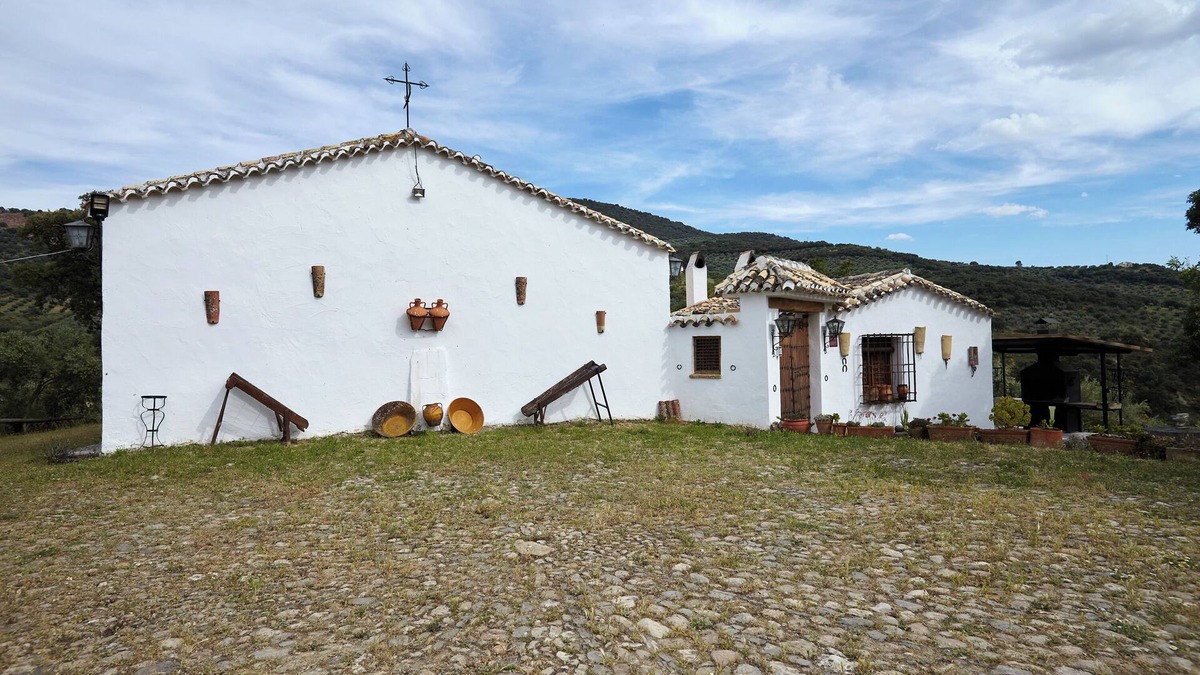 Castillo de Locubin Cottage | Cottage 'Majolero 3' with Shared Pool, Balcony and Wi-Fi