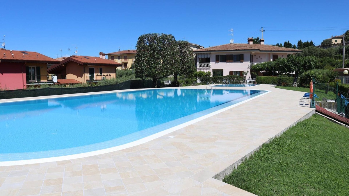 Calmasino House | Cottage near Lake Garda with Pool