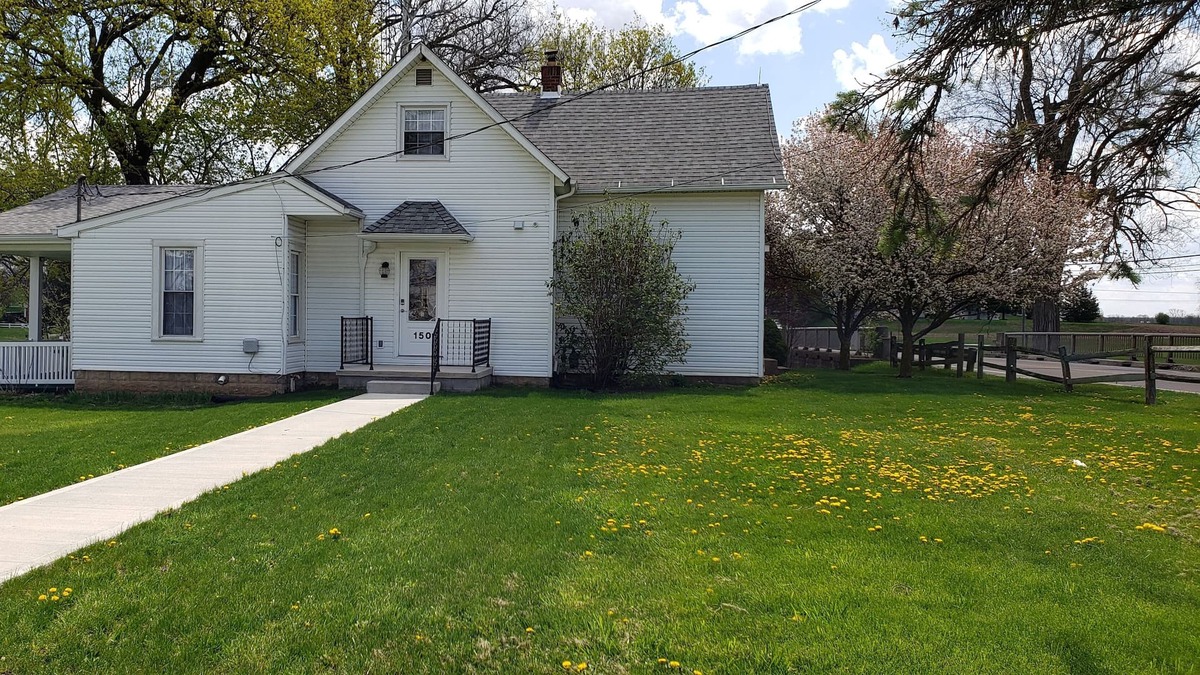 Mechanicsburg House | Cottage on 2 acre lot next to Little Darby Creek
