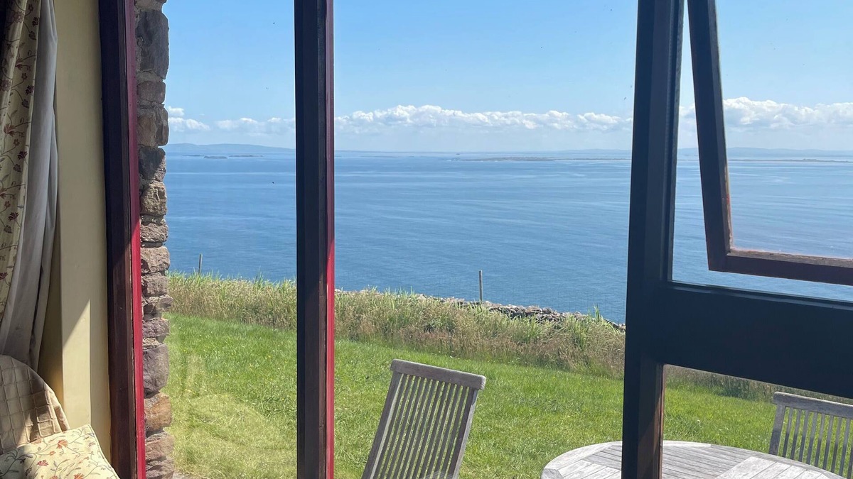 Brandon House | Cottage on Brandon Point on the Dingle Peninsula with sea and mountain views.