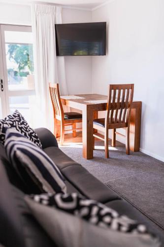 Raureka House | Cottage on Matai