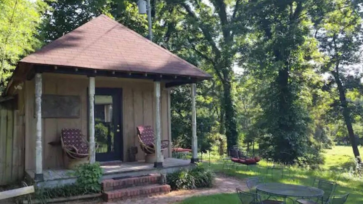 Clarksdale Cottage | Cottage on riverbank one mile from Clarksdale in gated community