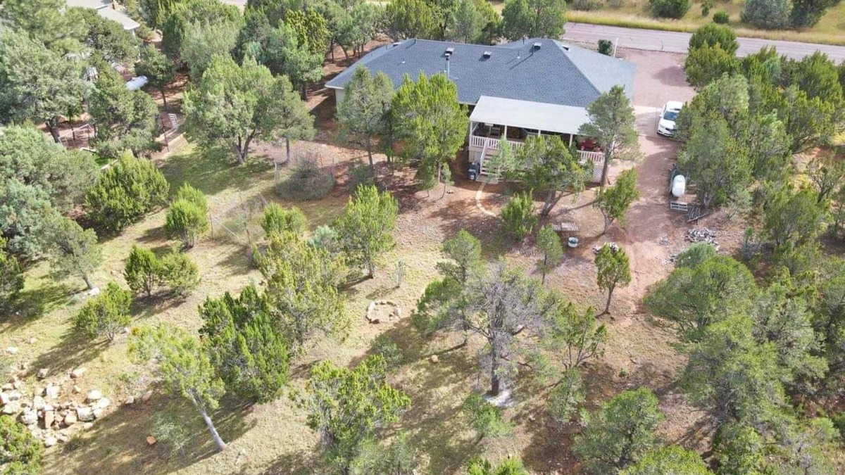 Forests Trails Cabin | Cottage on Sunrise-Family Sized Home