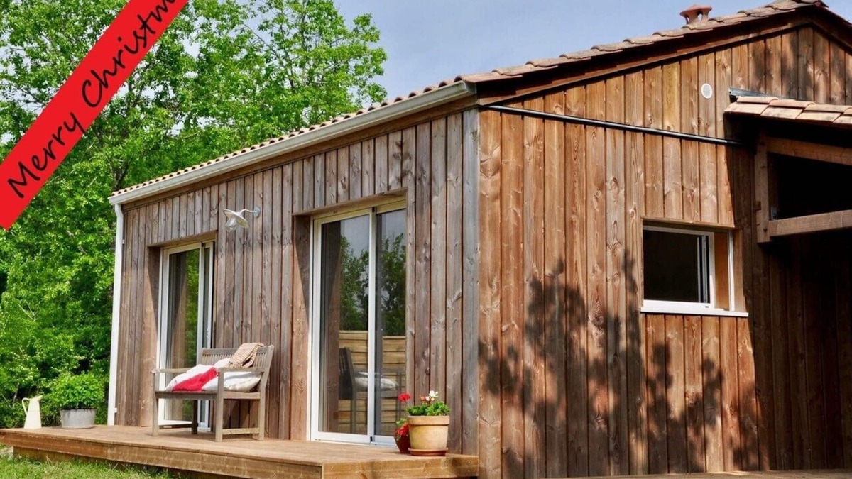 Tabanac House | Cottage on the farm BIO, independent wooden house, on the hillside of the Garonne