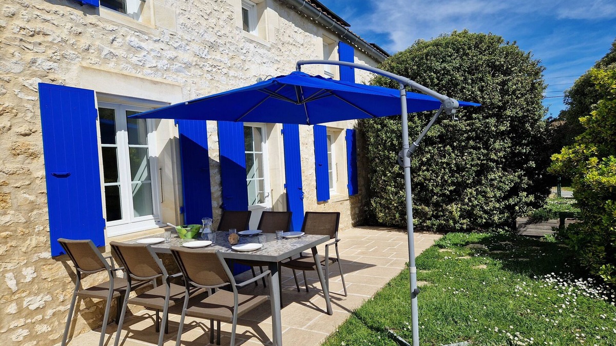 Soubise House | Cottage Oxalyd 6, near Rochefort, ideal with family or friends