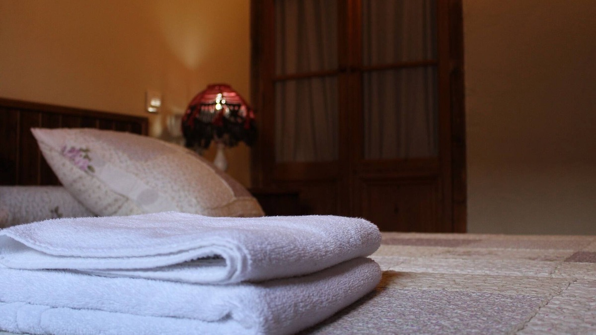 Velamazan Cottage | Cottage-Private Bathroom