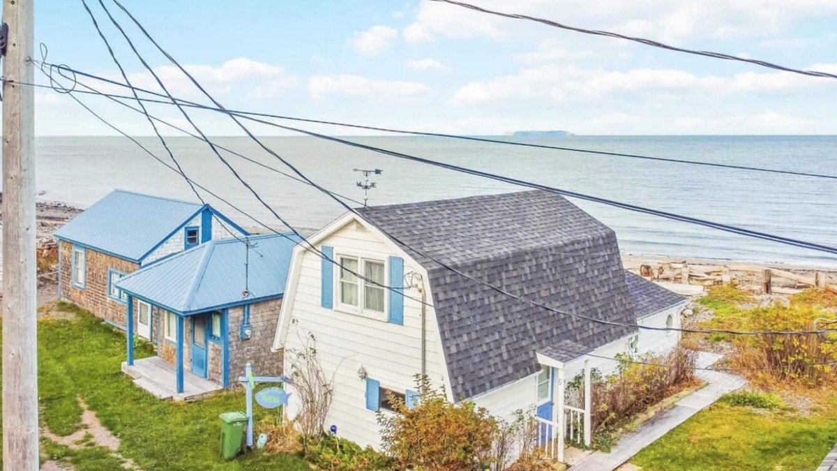 Harbourville Cottage | Cottage right on the beach, and part of an authentic fishing village