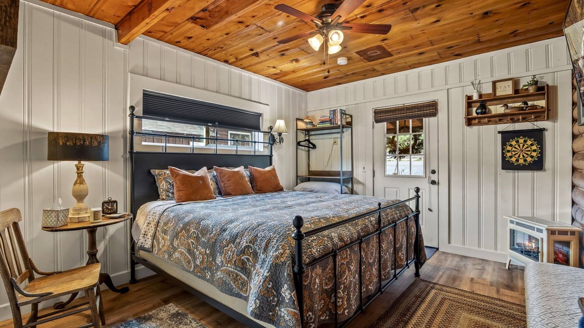 Greer Cabin | Cottage Room on Main