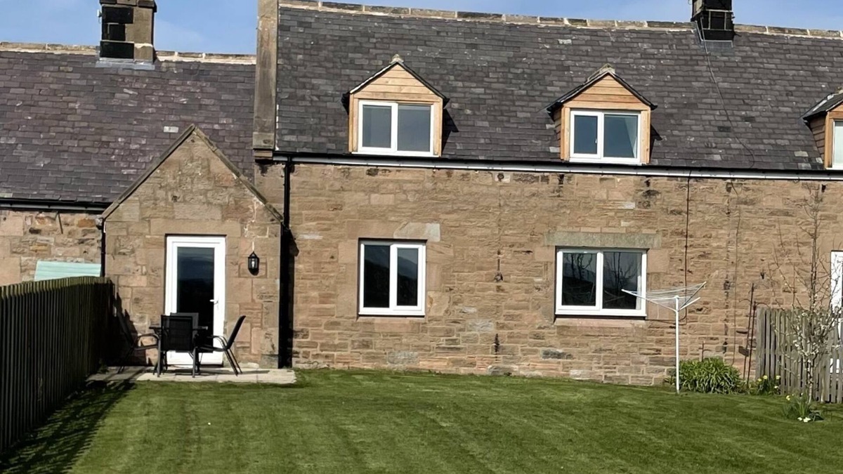 Berwick-upon-Tweed Cottage | Cottage - Sleeps 6 - Garden - Parking
