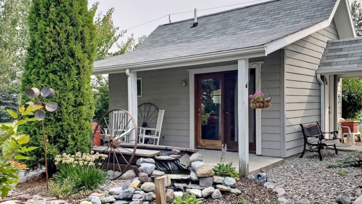 Kalispell Bed & Breakfast | Cottage Suite at Country Way Inn