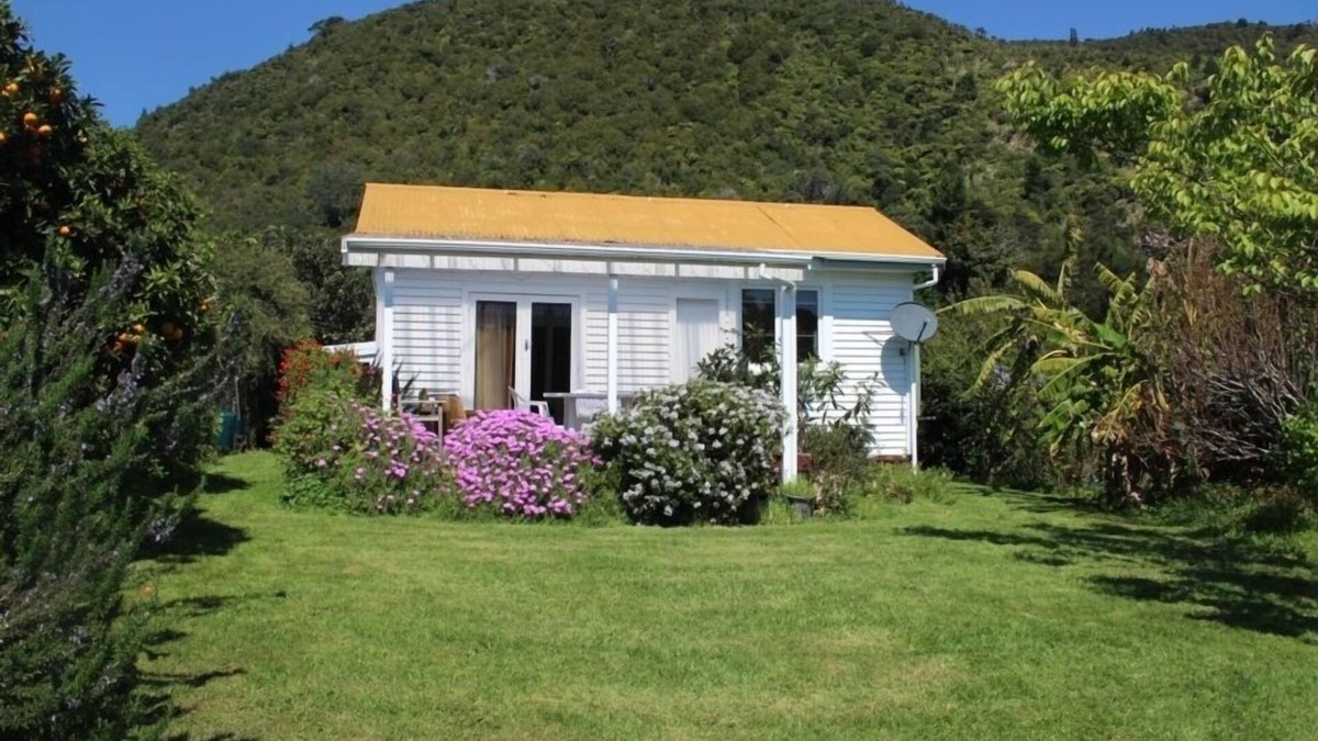 Waihau Bay Cottage | Cottage - Whanarua Bay Cottages
