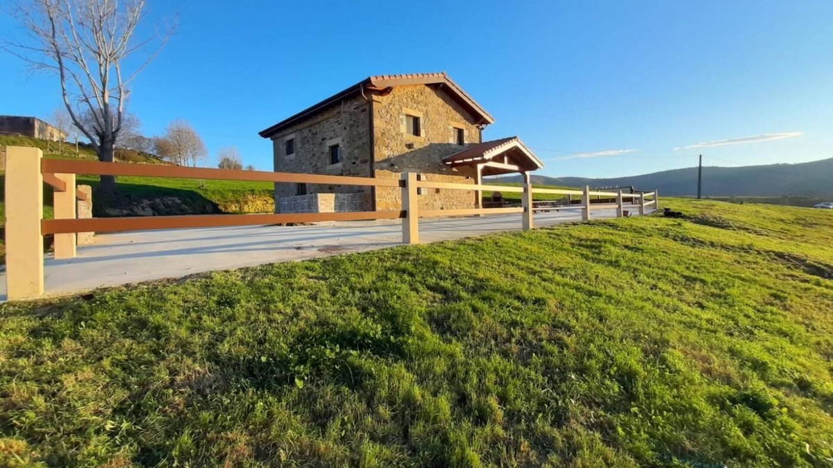 Selaya Cottage | Cottage with Barbecue and fireplace in Cantabria