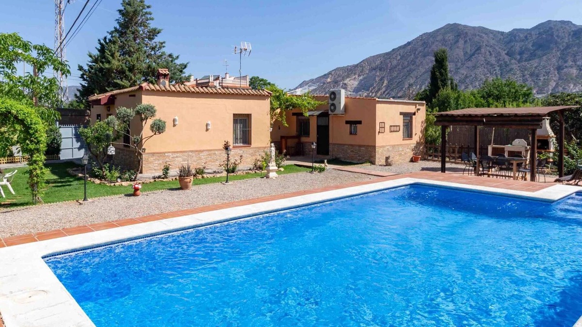 Niguelas Cottage | Cottage with pool, barbecue and garden
